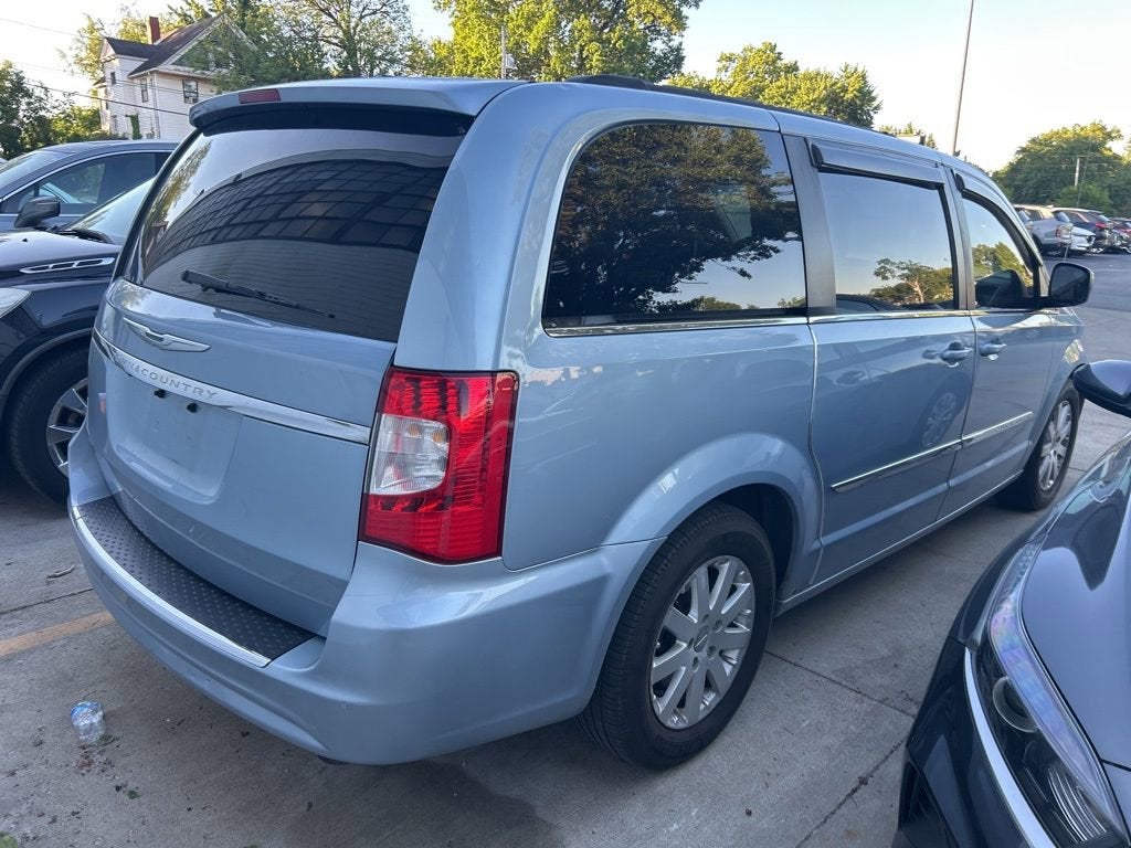 2013 Chrysler Town & Country Touring