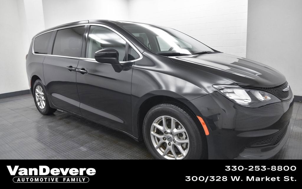 2022 Chrysler Voyager LX