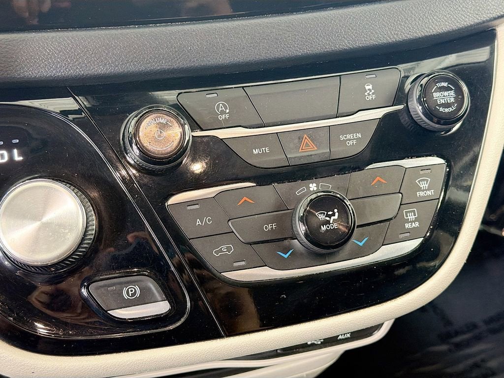 2020 Chrysler Voyager LXI