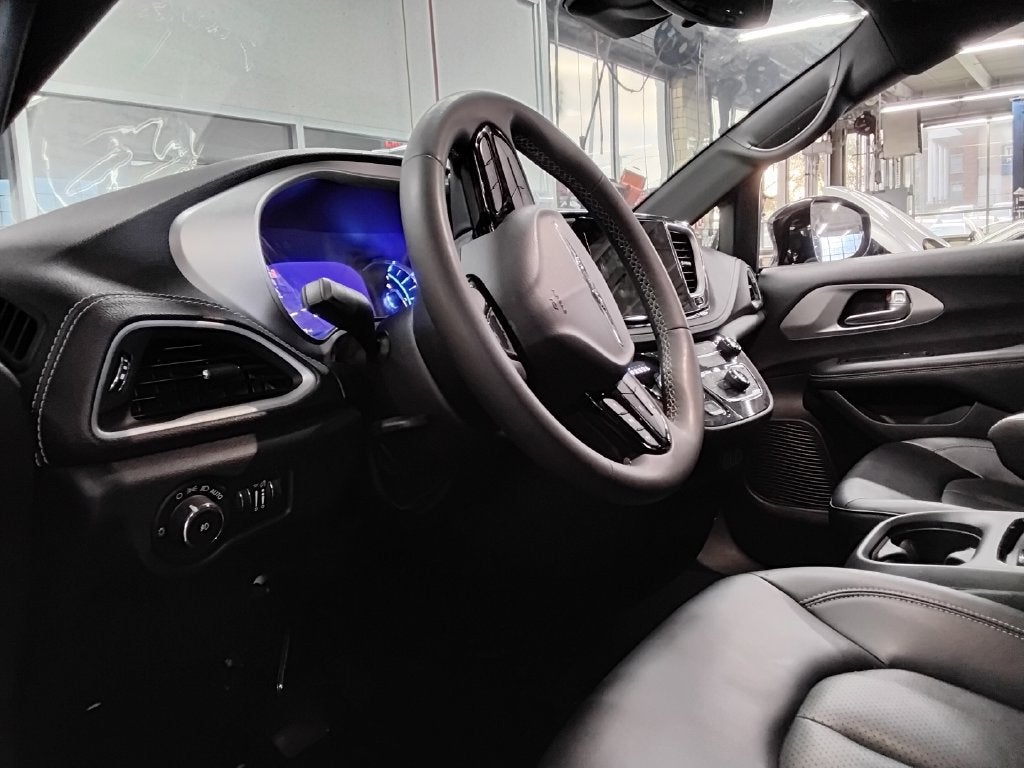 2024 Chrysler Pacifica Hybrid S Appearance Pkg