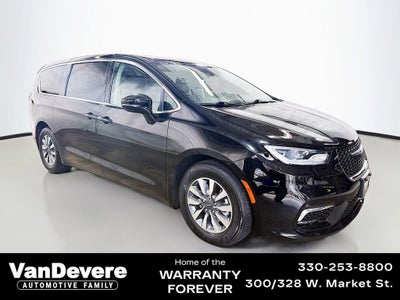 2024 Chrysler Pacifica Hybrid Select