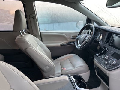 2019 Toyota Sienna XLE Auto Access Seat
