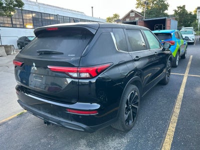 2022 Mitsubishi Outlander ES