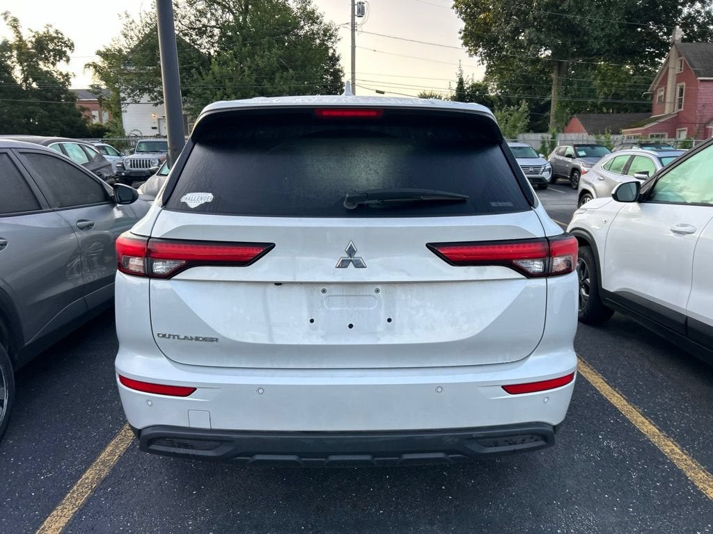 2023 Mitsubishi Outlander ES