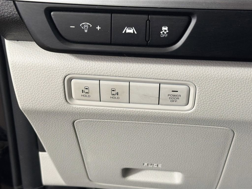 2023 Kia Carnival LX