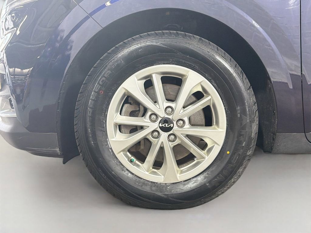 2023 Kia Carnival LX