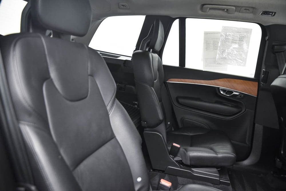 2022 Volvo XC90 Momentum