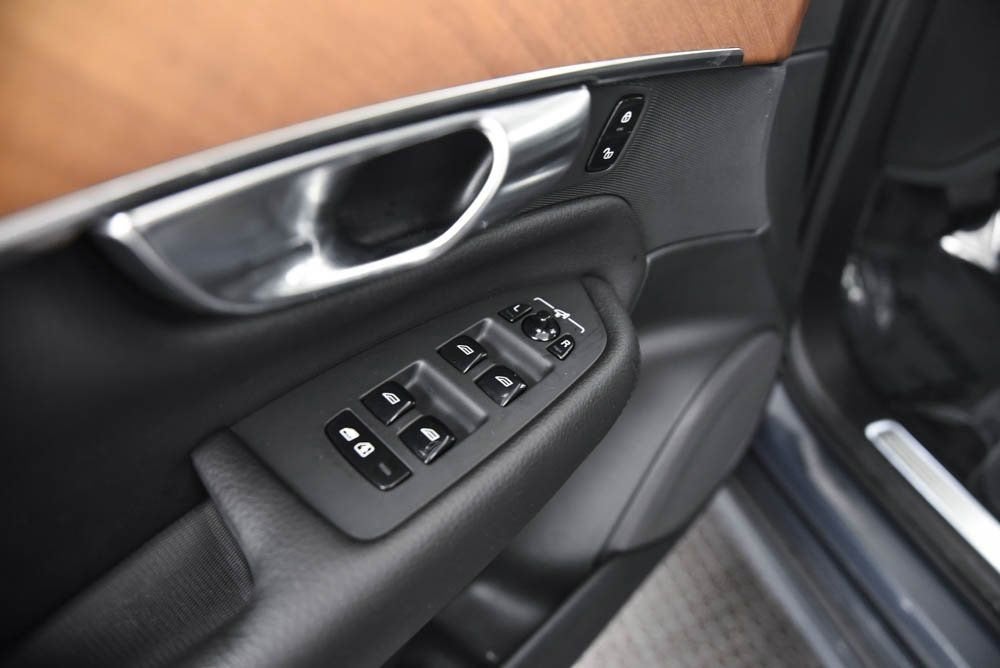 2022 Volvo XC90 Momentum